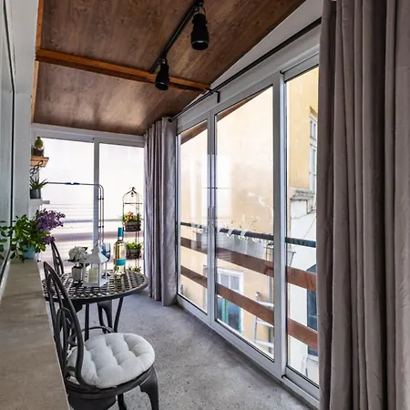 Cozy In Center Lägenhet