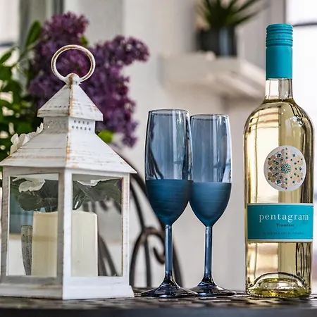 Lägenhet Cozy In Center Varna