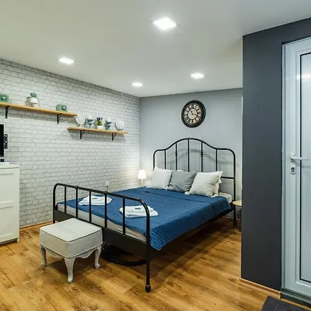Cozy In Center